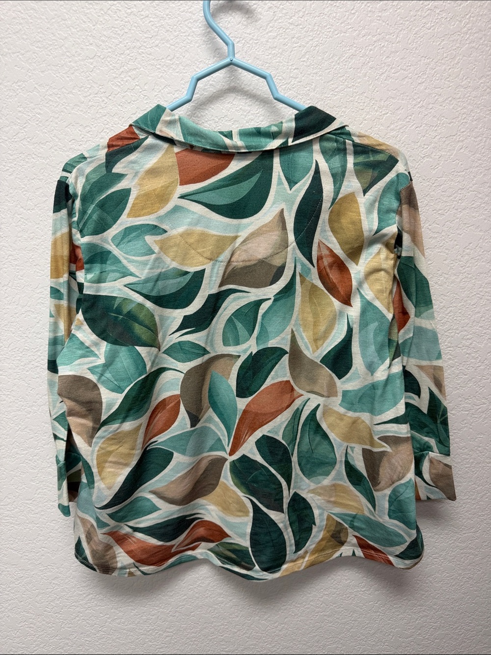 Alfred Dunner Green Leaf Print Button-Front Women’s Top and Capri Pant Set - Picture 4 of 7